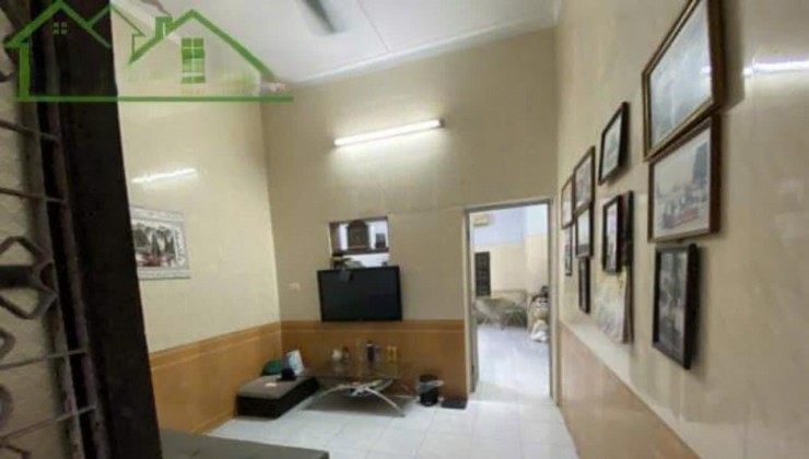 Cho thuê nhà Ở NHÓM 8 NGƯỜI, HỘ GĐ ngõ Lò Đúc- Hai Bà Trưng DT 45m-3 tầng-Giá 10 tr